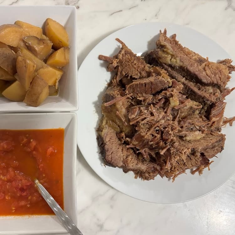 Cover Image for Beef Brisket with Tomato Sauce (Using Slow Cooker)